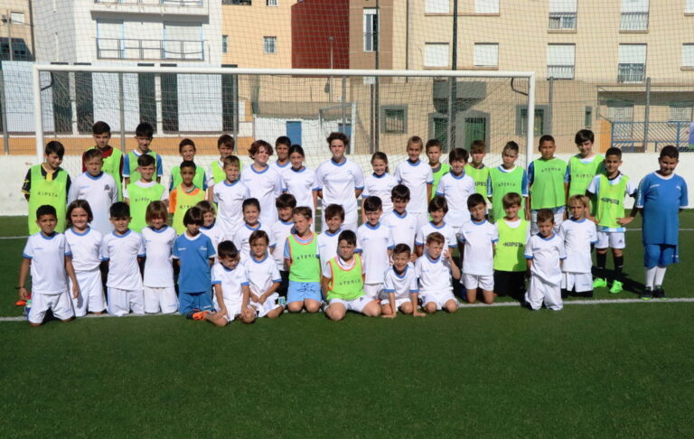 Grupo de niños en el campus de tecnificación de fútbol en Melilla