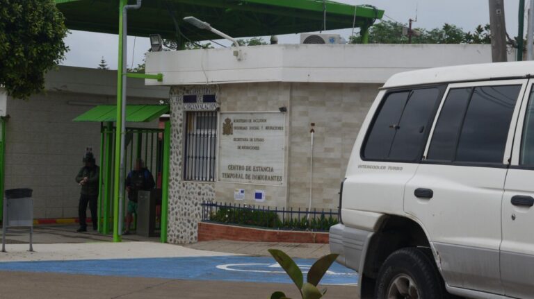 Entrada del Centro de Estancia Temporal de Inmigrantes en Melilla