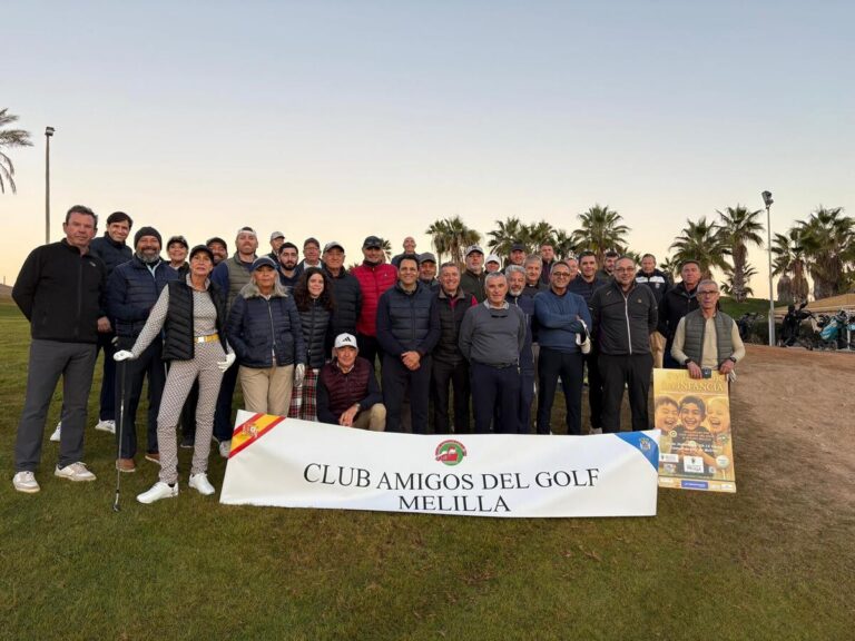Grupo de jugadores del Club Amigos del Golf en Melilla durante el torneo Swing por la Infancia