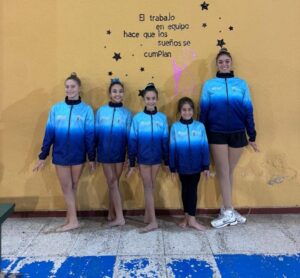 Gimnastas del Club Virka Melilla posando en equipo