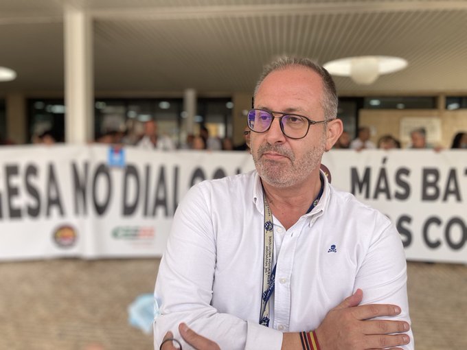 Representante del Colegio de Médicos de Melilla durante una movilización