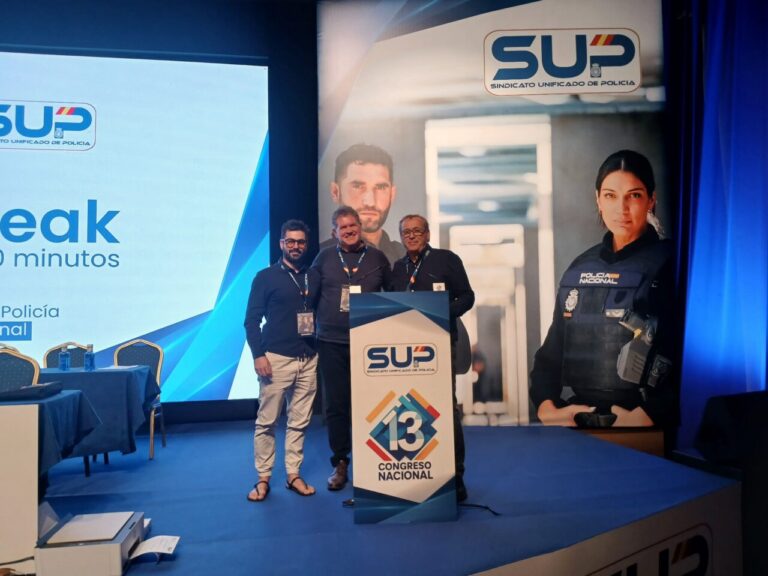 Miembros del Sindicato Unificado de Policía en el congreso nacional