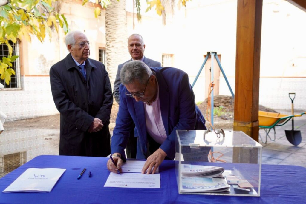 Colocación de la primera piedra para nuevas viviendas en Batería Jota