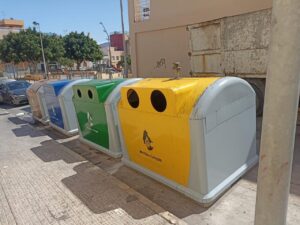 Contenedores de reciclaje en Melilla con diferentes colores
