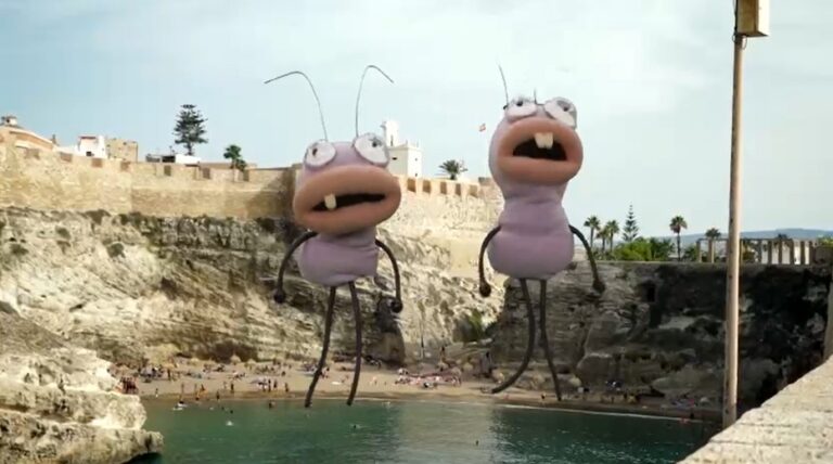 Personajes animados de El Hormiguero en un paisaje de Melilla