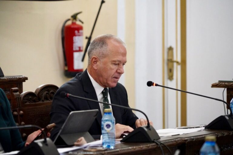 Reunión del Gobierno local sobre la nave industrial en Melilla