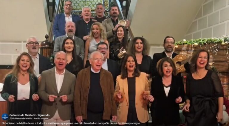Gobierno de Melilla cantando villancicos en Nochebuena