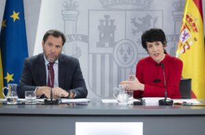 La portavoz del Gobierno, Elma Saiz, durante una rueda de prensa