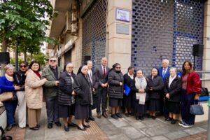 Inauguración de la Plaza Madre Adelina en Melilla con asistentes