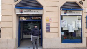 Fachada de la administración de Lotería Las Chicas de Oro en Melilla