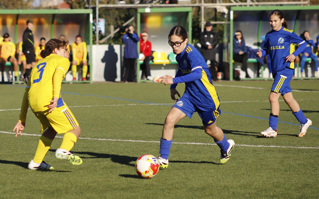 Jugadoras de la selección femenina de fútbol de Melilla en un partido