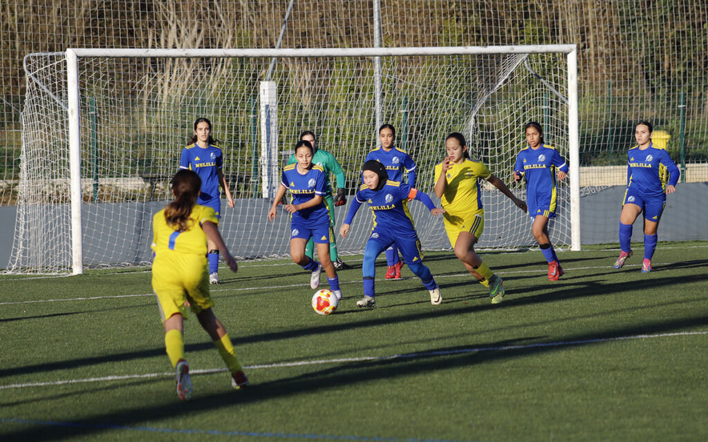 Jugadoras de la selección de Melilla en un partido de fútbol femenino Sub-14
