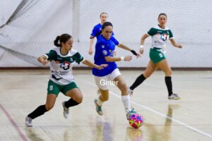 Jugadoras del Melilla Torreblanca y Alcorcón en un partido de fútbol sala femenino