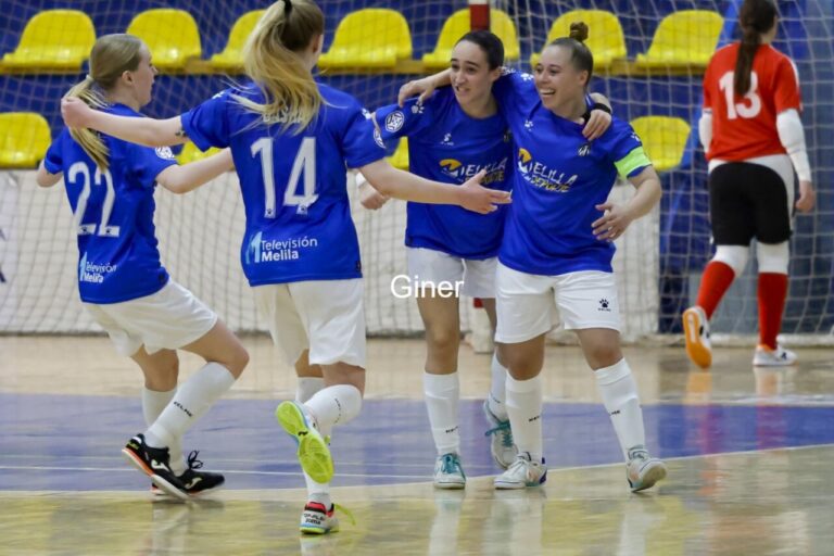 Jugadoras del Melilla Torreblanca celebrando un gol en un partido de fútbol sala