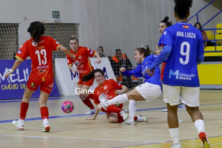 Jugadoras del Melilla Torreblanca en un partido de fútbol sala femenino