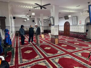 Visita a la mezquita Abu-Bakr Assedik por Daniel Ventura y responsables.