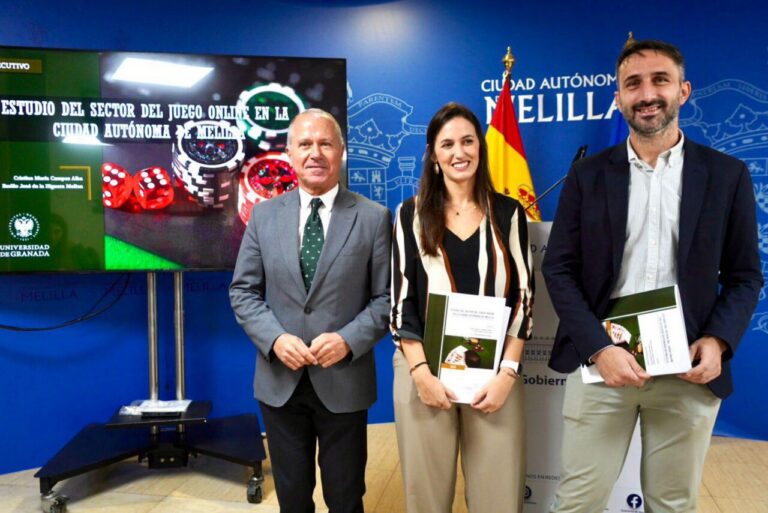 Miguel Marín y otros presentando estudio sobre juego online en Melilla