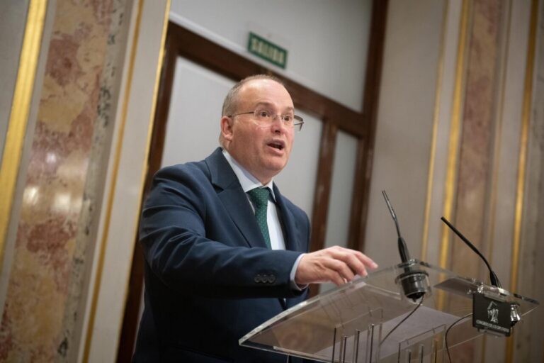 Miguel Tellado del PP en rueda de prensa sobre corrupción política