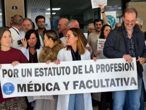 Médicos de Melilla protestando por el Estatuto Marco en la calle