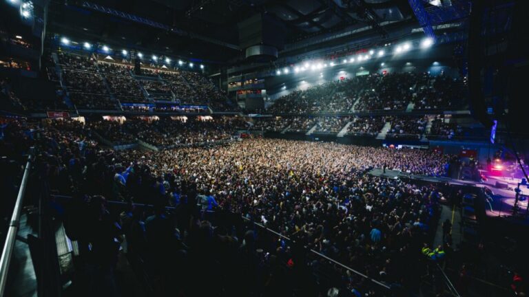 Multitud de personas en un concierto en Movistar Arena de Madrid