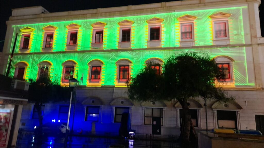 Proyección de videomapping en la fachada del Casino Militar durante Navidad