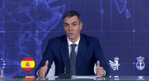 Pedro Sánchez durante un mensaje navideño a los españoles