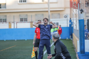 Pepe Arredondo celebrando una jugada en el campo de fútbol