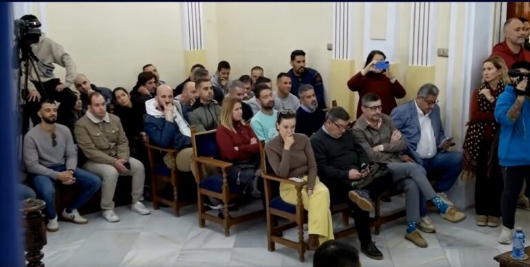 Reunión del pleno de la Policía Local en Melilla con asistentes atentos