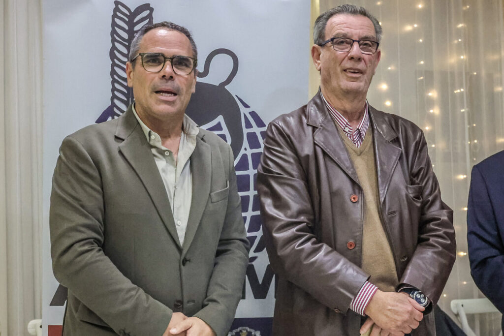 Edu Calderay y otros asistentes en la entrega del Premio Pedro de Estopiñán