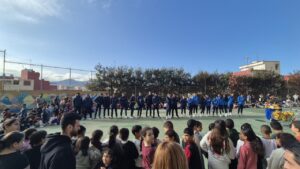 Presentación de equipos de voleibol en el CEIP Juan Caro Romero.