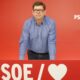Francisco Salazar en un evento del PSOE con fondo rojo