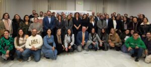 Grupo de personas en un evento de reconocimiento a la igualdad empresarial en Melilla