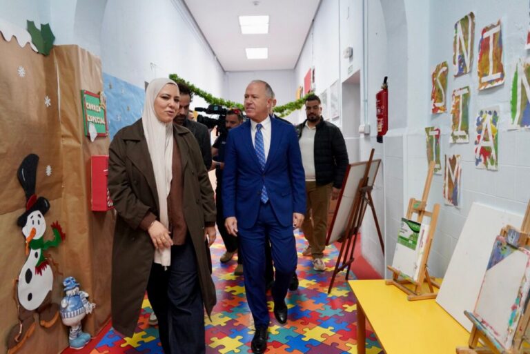 Visita a la guardería Virgen de la Victoria en Melilla