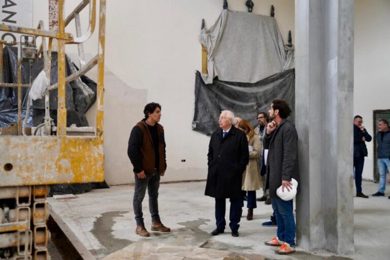 Visita a las obras de rehabilitación de la iglesia de la Medalla Milagrosa en Melilla.
