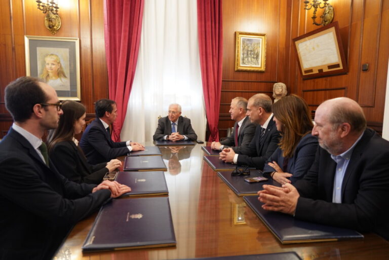 Reunión entre miembros de la Fundación Norman Foster y autoridades de Melilla