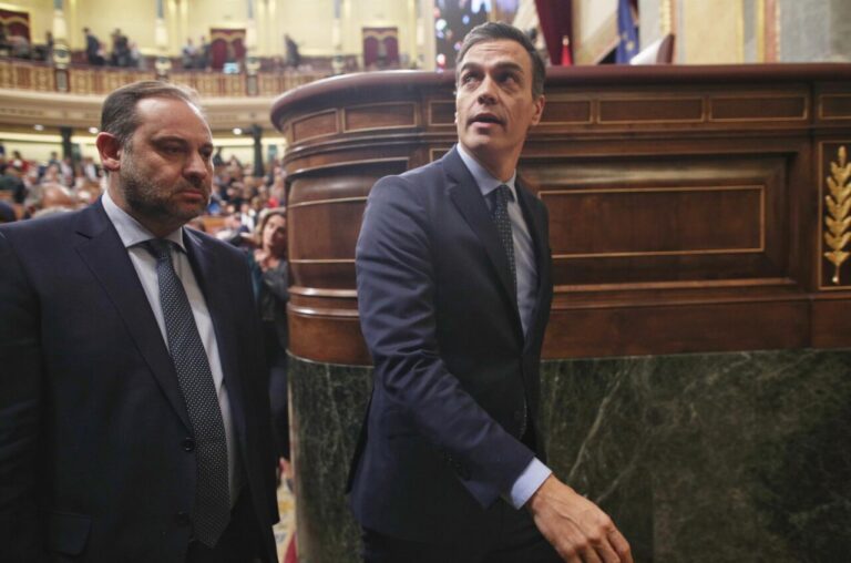 Pedro Sánchez y José Luis Ábalos en el Congreso de los Diputados