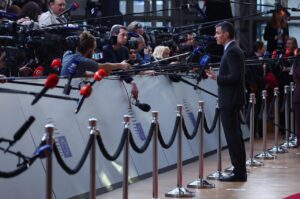 Pedro Sánchez hablando sobre el rescate de Plus Ultra en una rueda de prensa