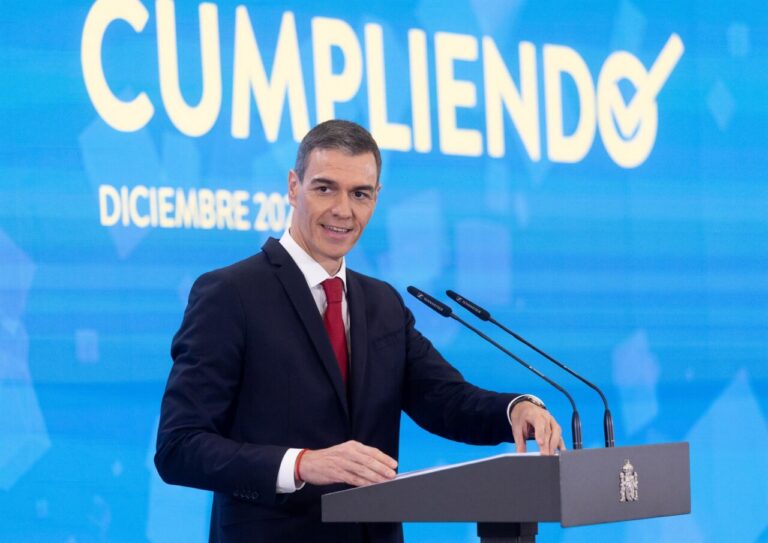 Pedro Sánchez durante una rueda de prensa sobre su compromiso de gobernar.