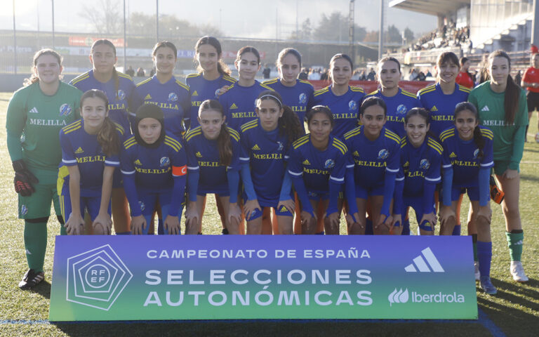 Jugadoras de la selección femenina de Melilla en un campeonato de fútbol