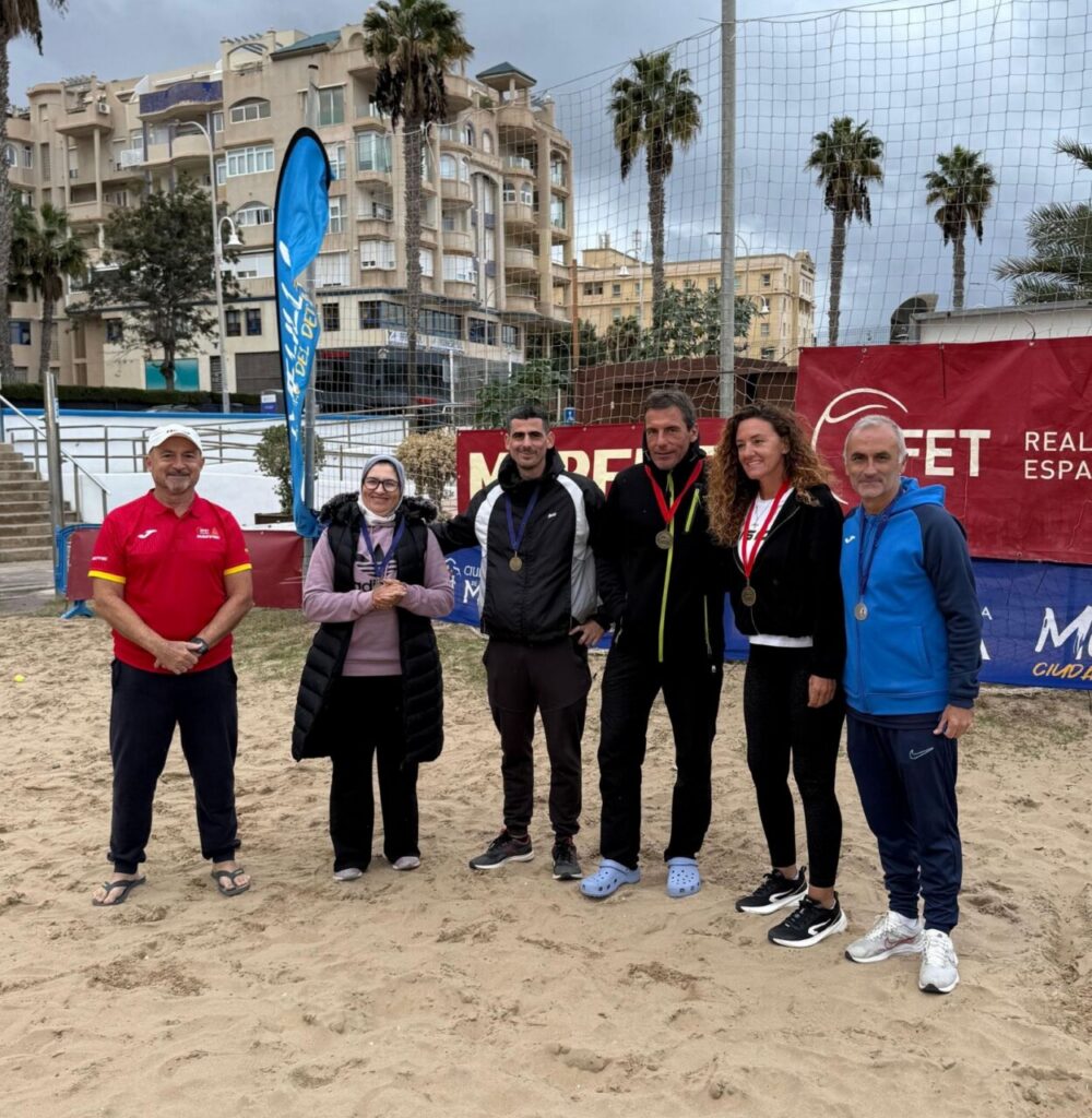 Nicolás Volpe y María Martínez con medallas en el II Máster Nacional de Tenis Playa