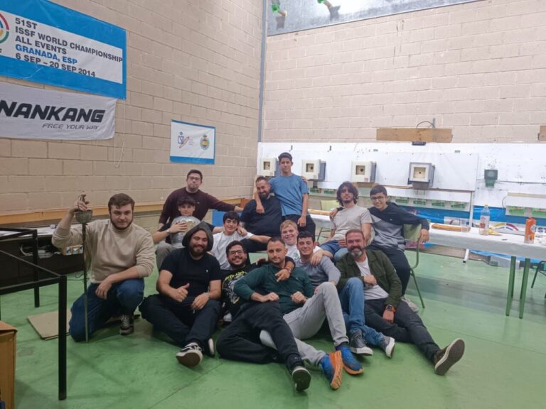 Grupo de tiradores en el evento Trofeo Mosqueteros en Melilla