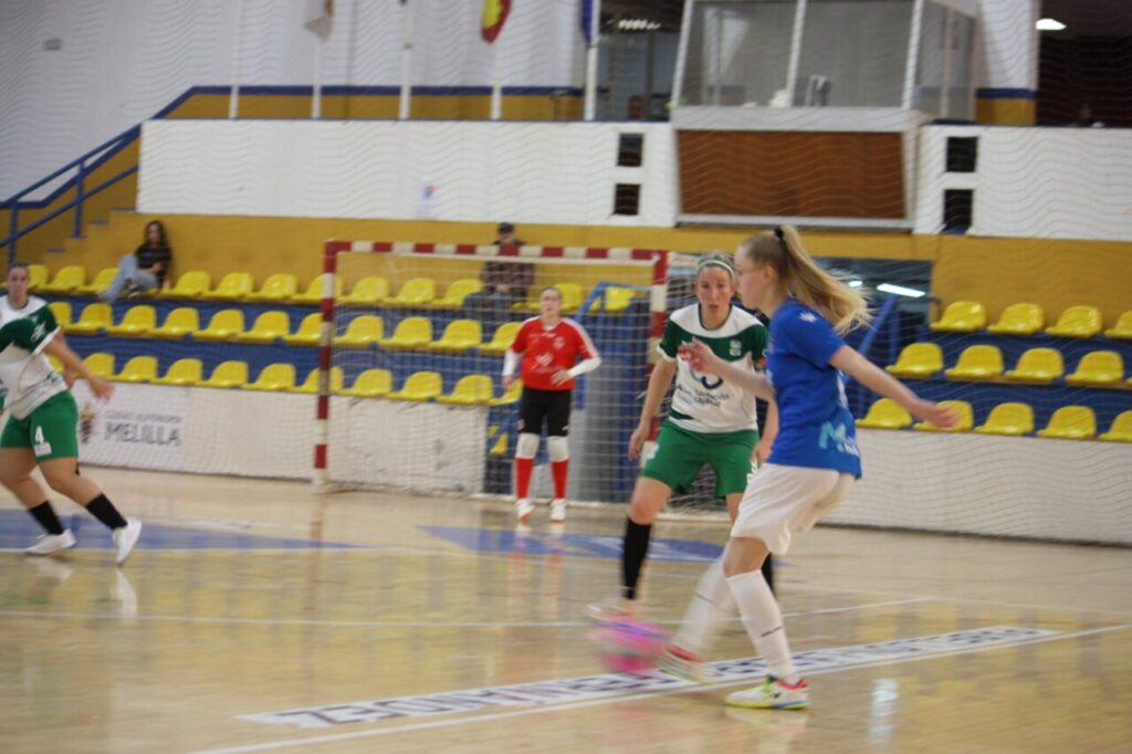 Jugadoras del Melilla Torreblanca C.F. en un partido de fútbol sala