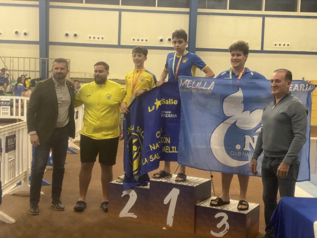 Entrega de premios en el XIX Trofeo Ciudad de Melilla de natación