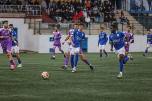 Jugadores de la U.D. Melilla B en un partido de fútbol
