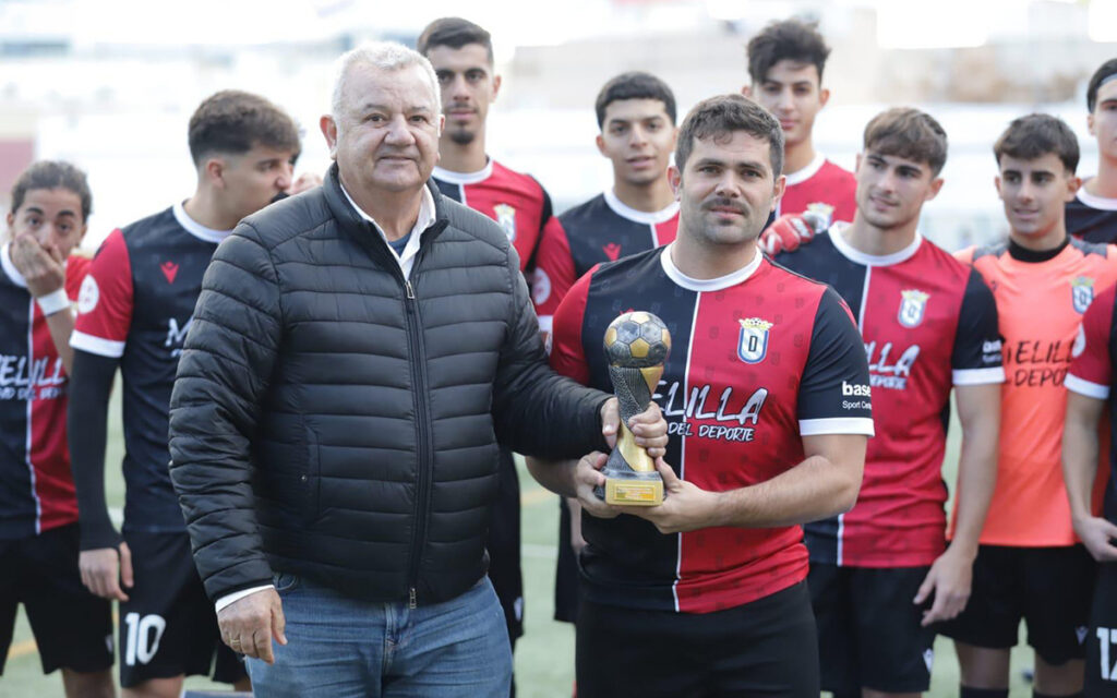 Jugadores de la U.D. Melilla C celebrando su victoria en la Copa Federación