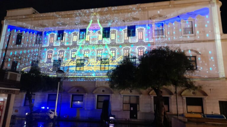 Proyección de videomapping navideño en el Casino Militar de Melilla