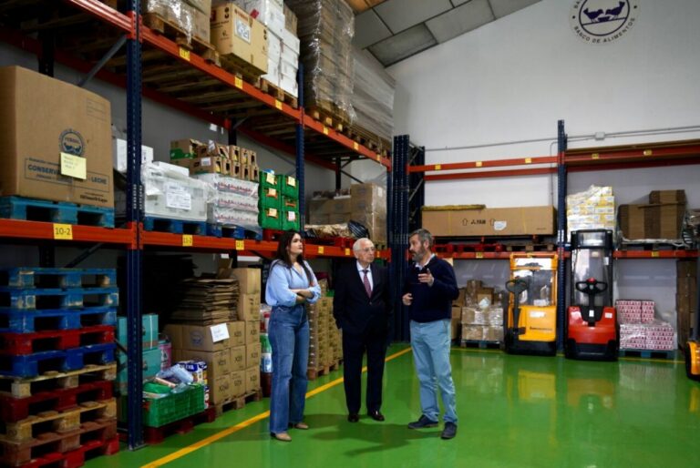 Visita a la nueva sede del Banco de Alimentos con representantes locales