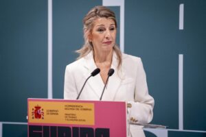 Yolanda Díaz en una conferencia sobre reformas del gobierno español