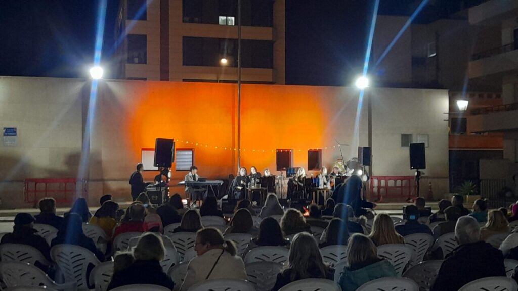 Concierto de zambomba flamenca en la Comandancia de la Guardia Civil