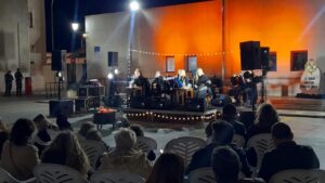 Concierto de zambomba flamenca en la Comandancia de la Guardia Civil